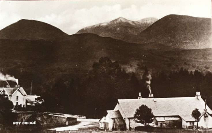 Roy Bridge Hotel and back of Drill Hall - 1910 ?